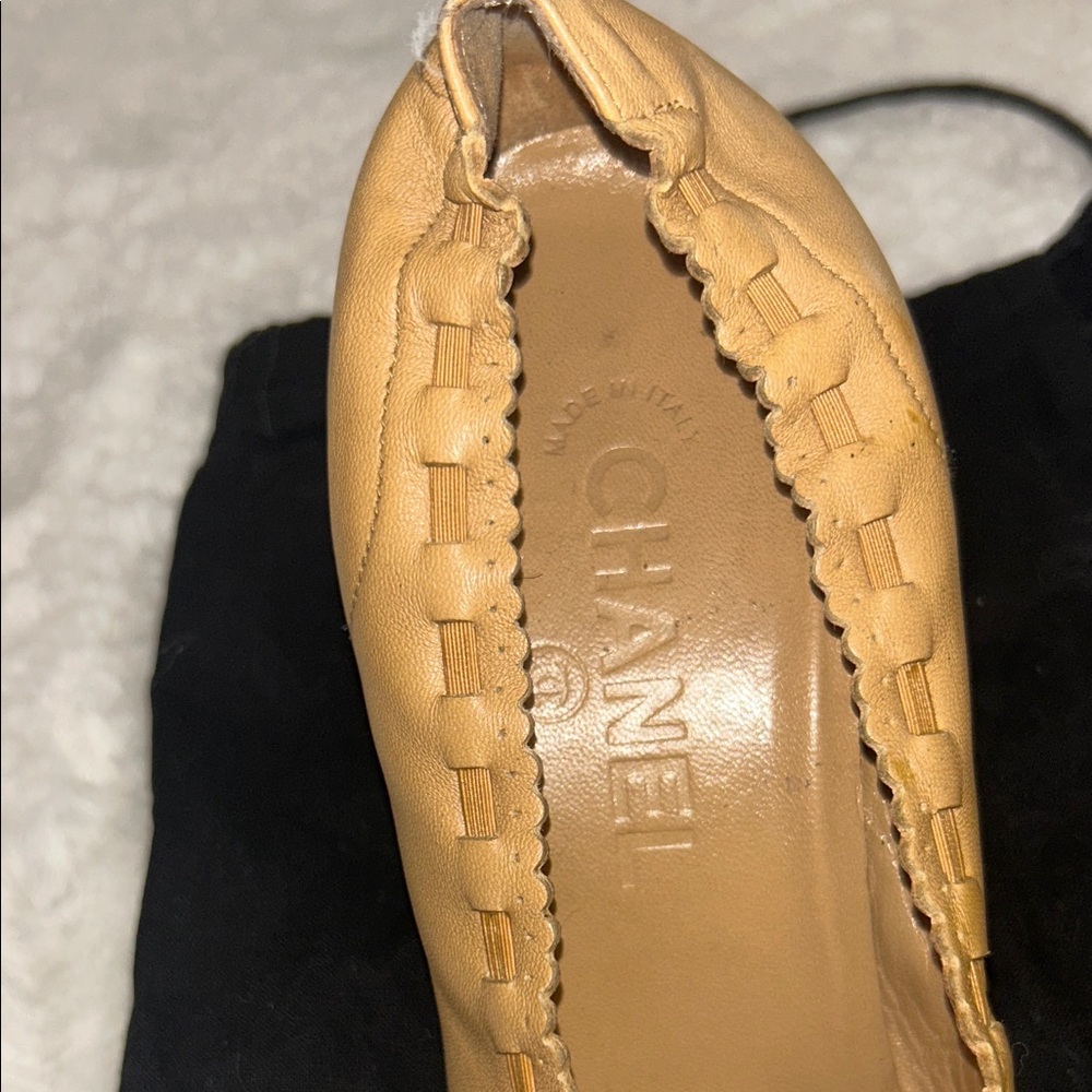 CHANEL Tan and Black Cap Toe Flats - Picture 5 of 9